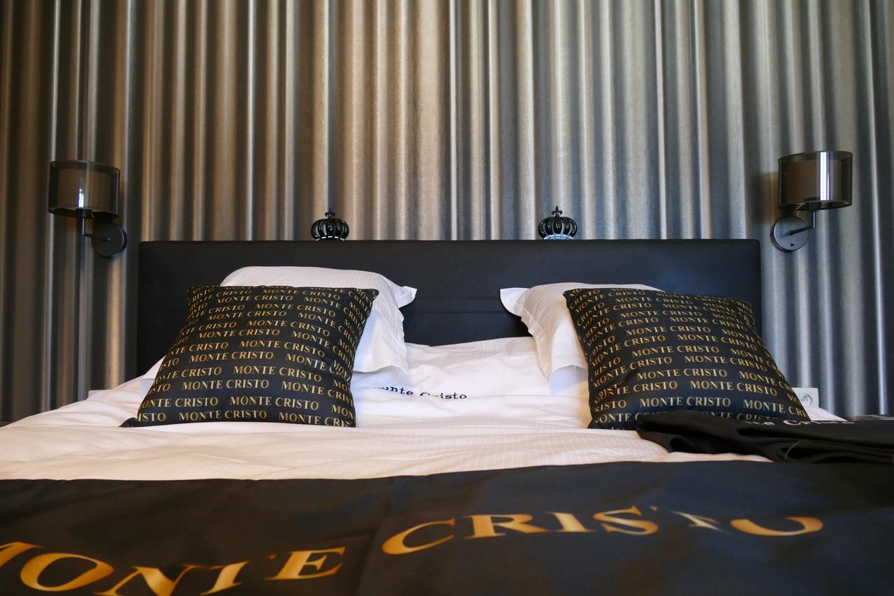 Monte Cristo Hotel